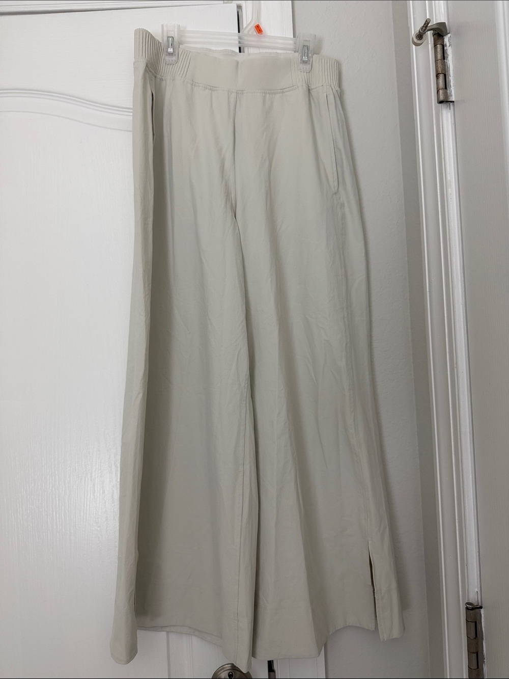 Lululemon Stretch Woven Cropped Pant in Bone